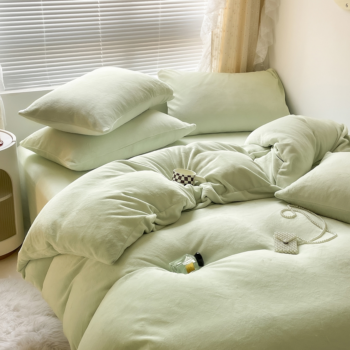 91家纺网 家纺一手货源 找家纺 小叮当家纺仓储工厂店 2025新款纯色双拼牛奶绒四件套190克 卡尔-芽绿