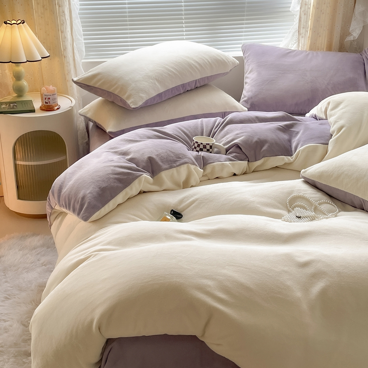 91家纺网 家纺一手货源 找家纺 小叮当家纺仓储工厂店 2025新款纯色双拼牛奶绒四件套190克 卡尔-奶黄+浅紫