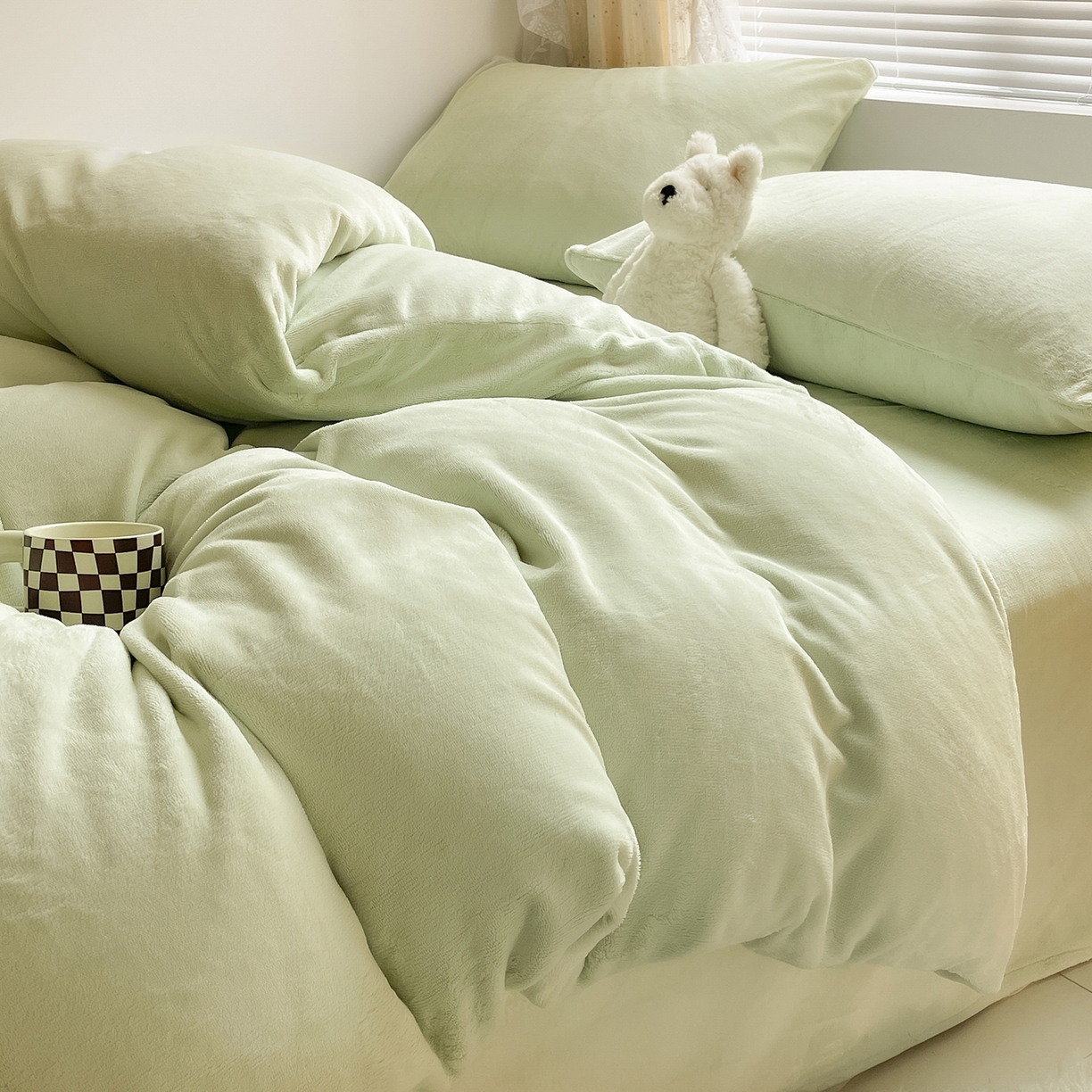 91家纺网 家纺一手货源 找家纺 小叮当家纺仓储工厂店 2025新款纯色双拼牛奶绒四件套190克 卡尔-芽绿