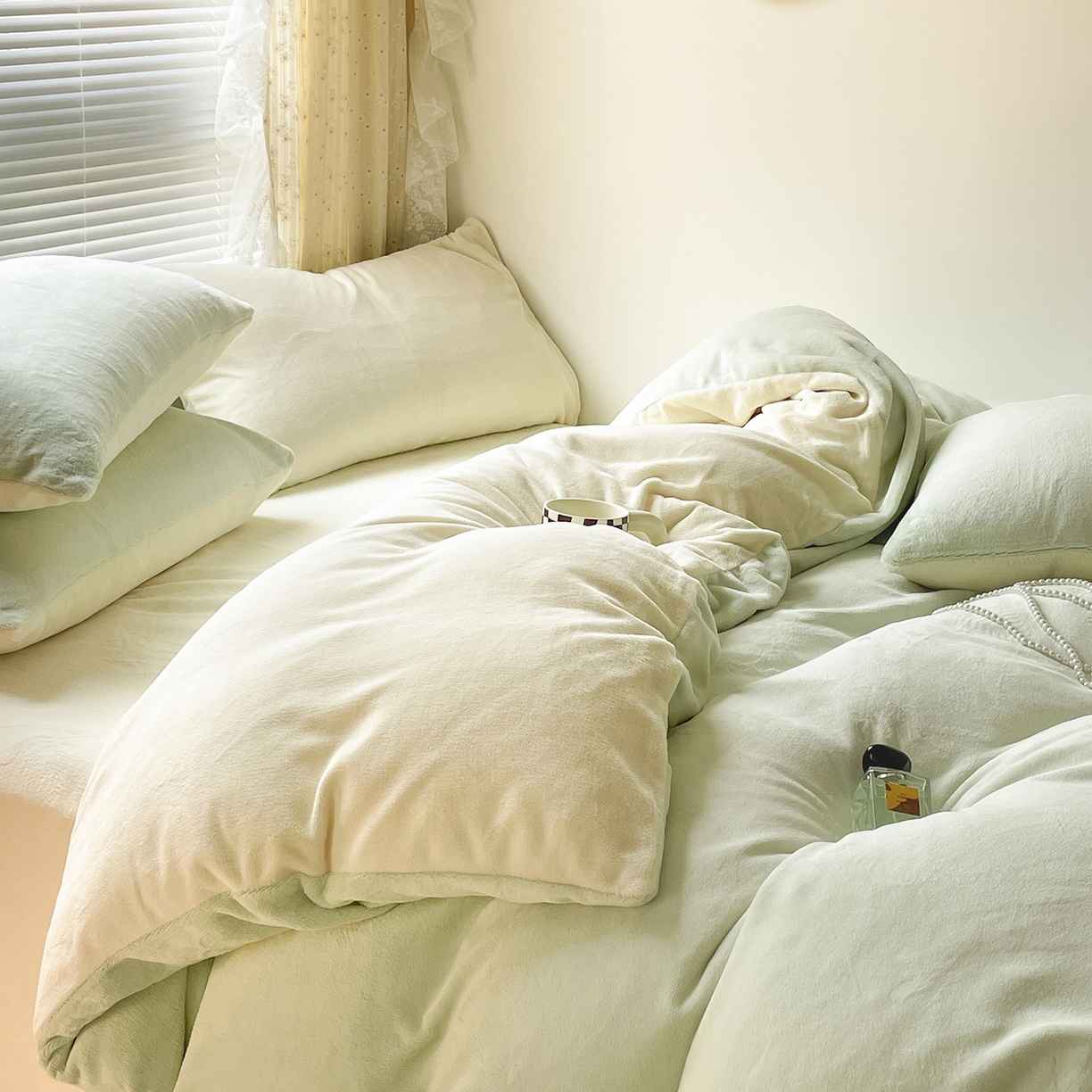 小叮当家纺仓储工厂店 2025新款纯色双拼牛奶绒四件套190克 卡尔-芽绿+奶黄