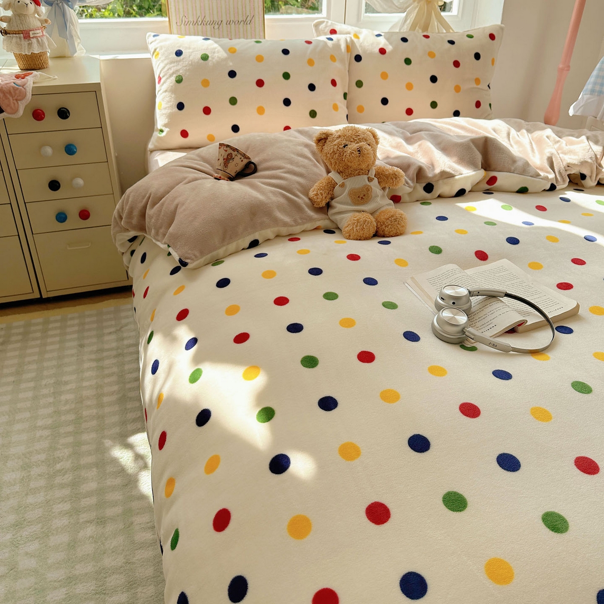 91家纺网 家纺一手货源 找家纺 暖芯优选 2025新款小清新加厚高克重牛奶绒四件套直播热款电商热款 奇异波点