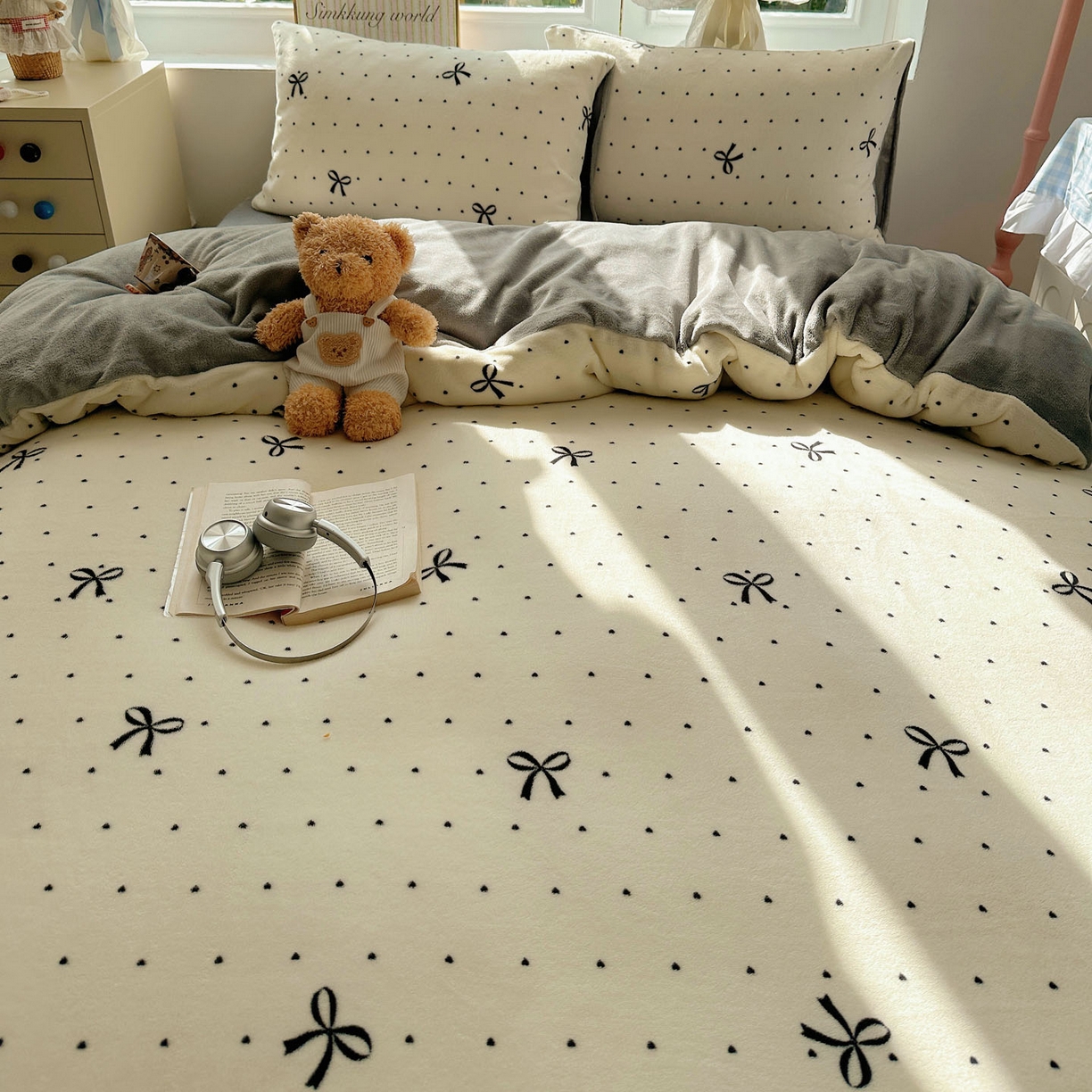 91家纺网 家纺一手货源 找家纺 暖芯优选 2025新款小清新加厚高克重牛奶绒四件套直播热款电商热款 法式简爱