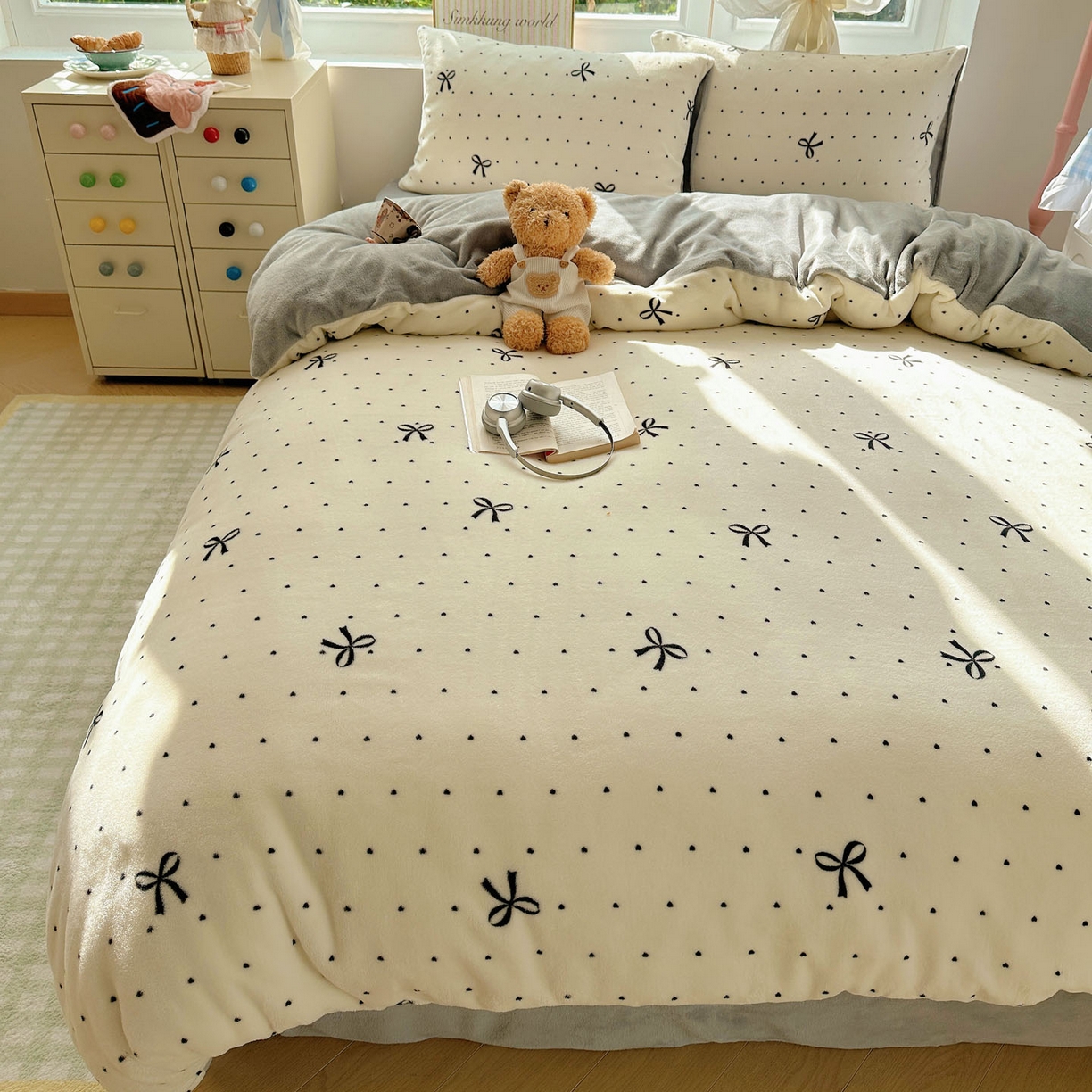 91家纺网 家纺一手货源 找家纺 暖芯优选 2025新款小清新加厚高克重牛奶绒四件套直播热款电商热款 法式简爱