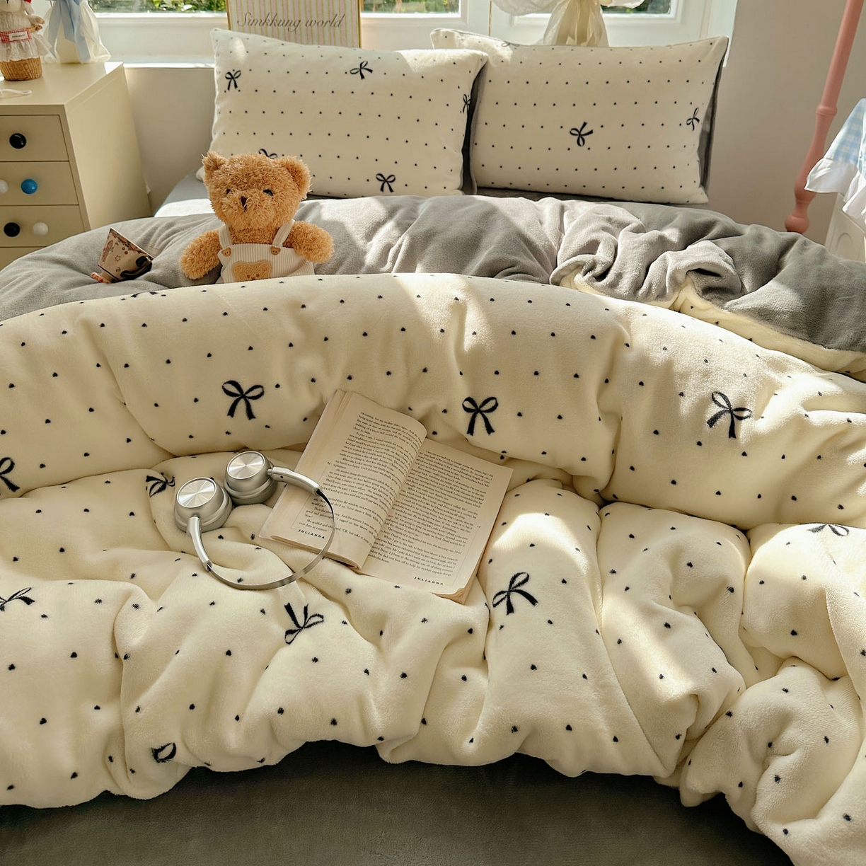 91家纺网 家纺一手货源 找家纺 暖芯优选 2025新款小清新加厚高克重牛奶绒四件套直播热款电商热款 法式简爱