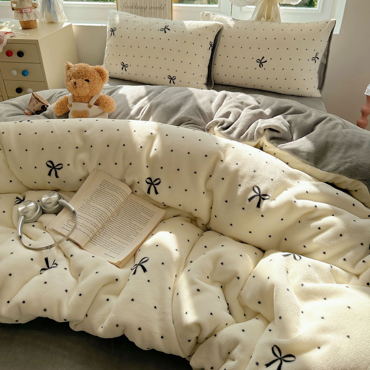 91家纺网 家纺一手货源 找家纺 暖芯优选 2025新款小清新加厚高克重牛奶绒四件套直播热款电商热款 法式简爱