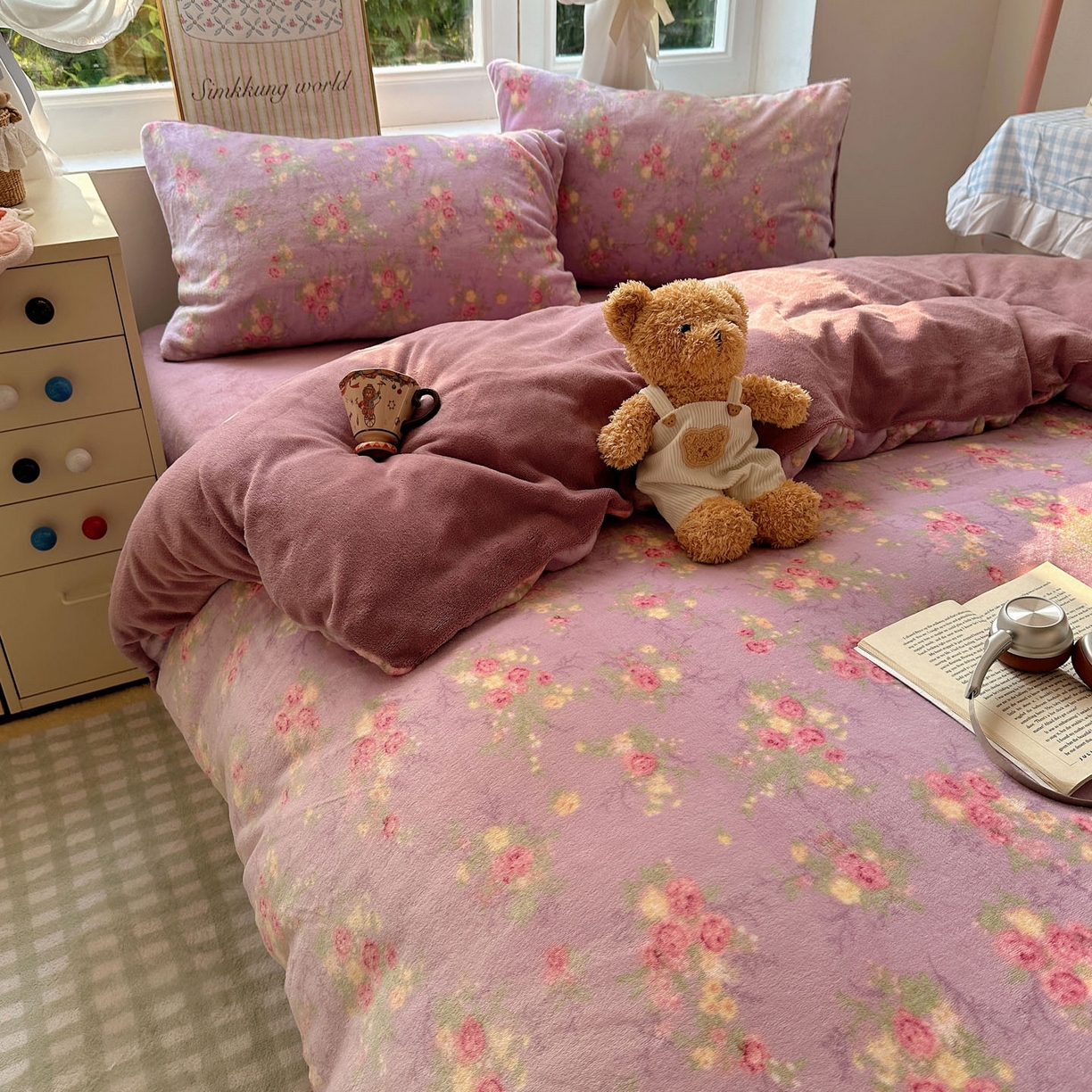 91家纺网 家纺一手货源 找家纺 暖芯优选 2025新款小清新加厚高克重牛奶绒四件套直播热款电商热款 花团锦簇