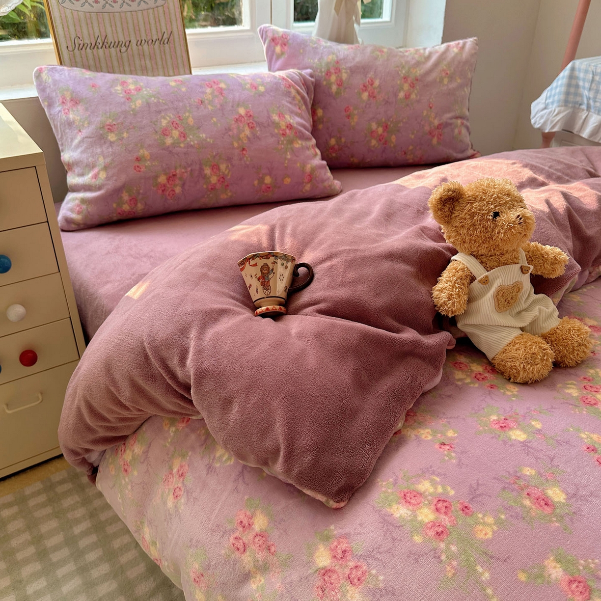 91家纺网 家纺一手货源 找家纺 暖芯优选 2025新款小清新加厚高克重牛奶绒四件套直播热款电商热款 花团锦簇