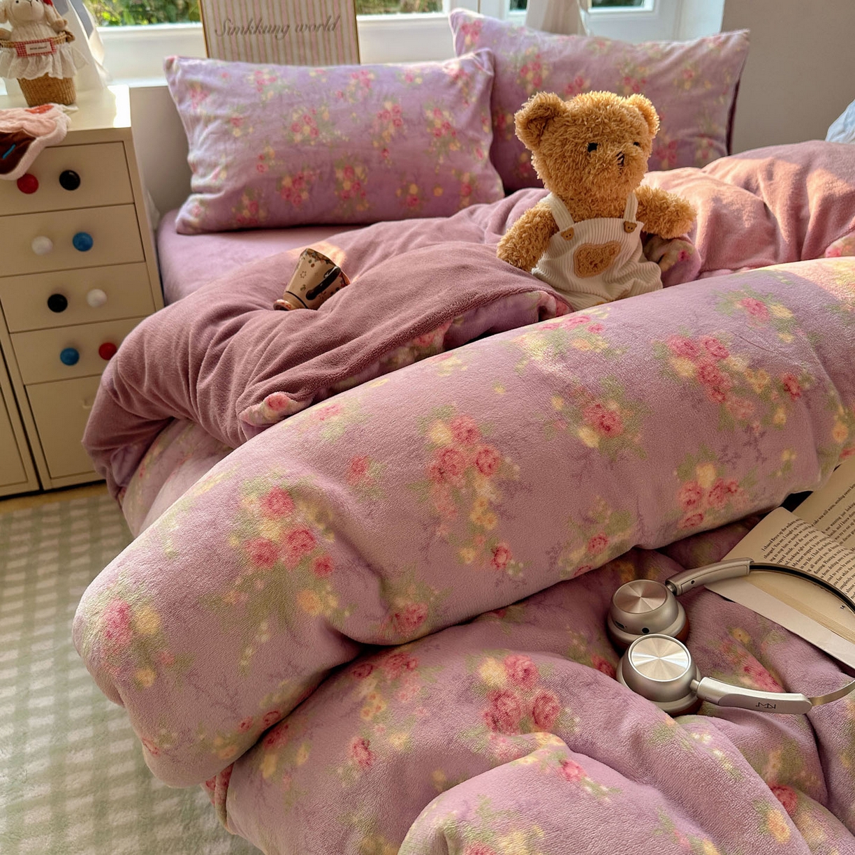 91家纺网 家纺一手货源 找家纺 暖芯优选 2025新款小清新加厚高克重牛奶绒四件套直播热款电商热款 花团锦簇