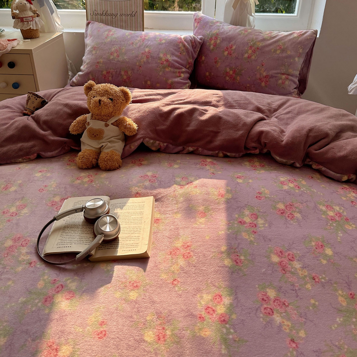 91家纺网 家纺一手货源 找家纺 暖芯优选 2025新款小清新加厚高克重牛奶绒四件套直播热款电商热款 花团锦簇