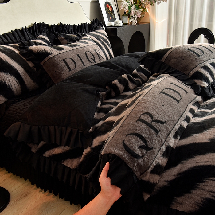 91家纺网 家纺一手货源 找家纺 （总）茉保家纺 2025新款9.5斤秋冬保暖牛奶绒印花兔毛绒四件套