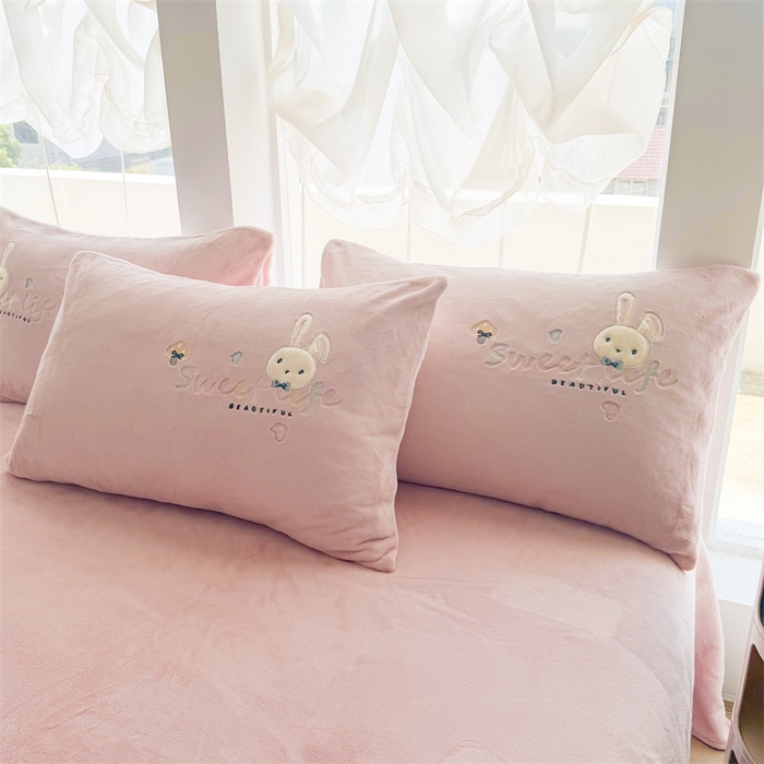 91家纺网 家纺一手货源 找家纺 （总）恋绒家纺 2025新款牛奶绒贴布绣四件套卡通三件套