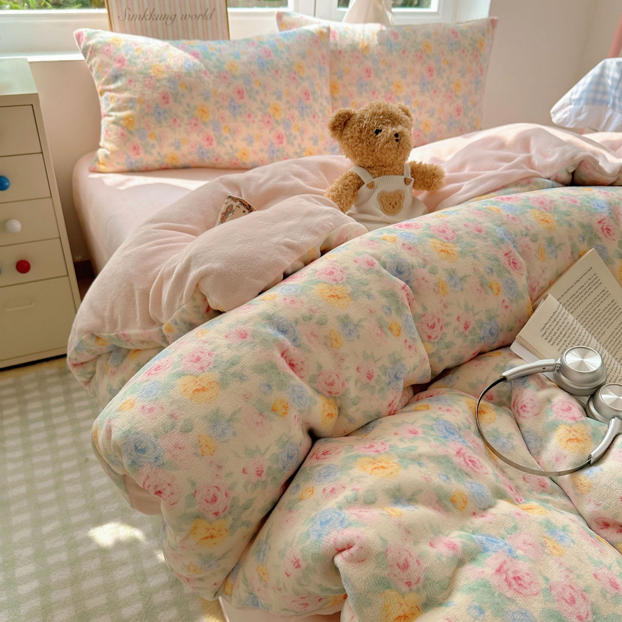 91家纺网 家纺一手货源 找家纺 暖芯优选 2025新款小清新加厚高克重牛奶绒四件套直播热款电商热款 春意满园