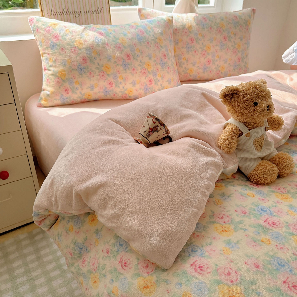 91家纺网 家纺一手货源 找家纺 暖芯优选 2025新款小清新加厚高克重牛奶绒四件套直播热款电商热款 春意满园