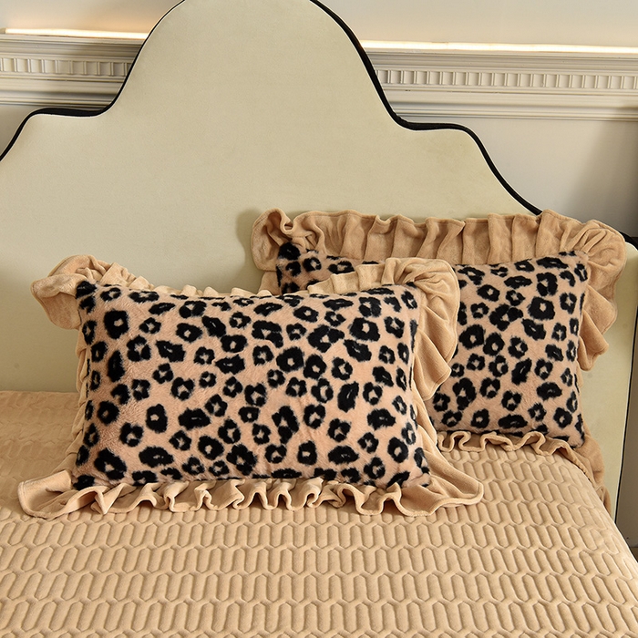 91家纺网 家纺一手货源 找家纺 茉保家纺 2025新款9.5斤秋冬保暖牛奶绒印花兔毛绒四件套 豹纹咖