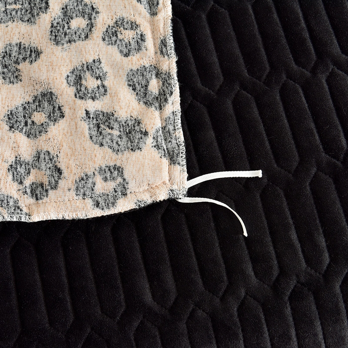 91家纺网 家纺一手货源 找家纺 茉保家纺 2025新款9.5斤秋冬保暖牛奶绒印花兔毛绒四件套 咖雅墨