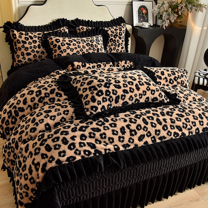 91家纺网 家纺一手货源 找家纺 茉保家纺 2025新款9.5斤秋冬保暖牛奶绒印花兔毛绒四件套 咖雅墨