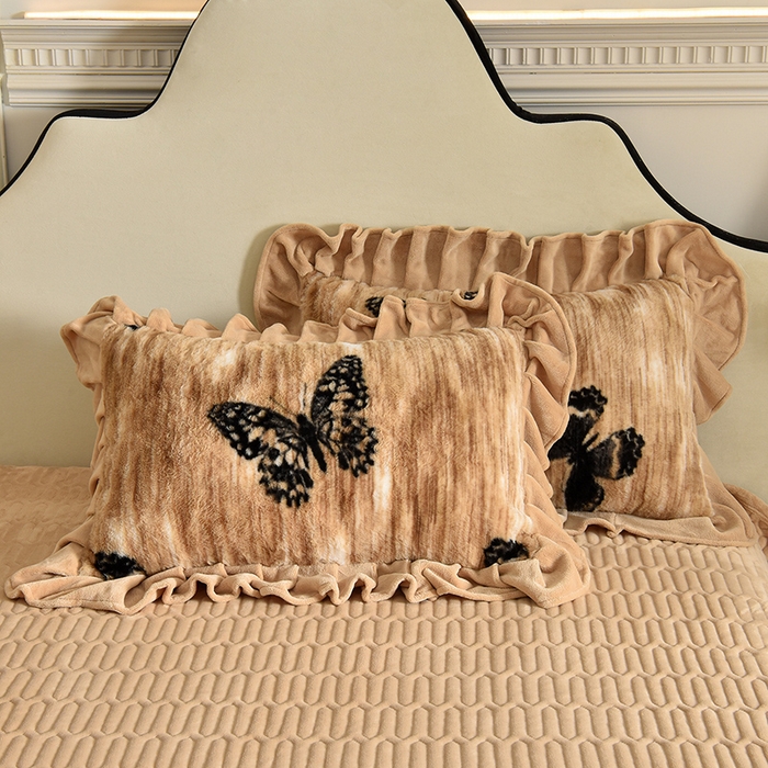 91家纺网 家纺一手货源 找家纺 茉保家纺 2025新款9.5斤秋冬保暖牛奶绒印花兔毛绒四件套 轻蝴蝶