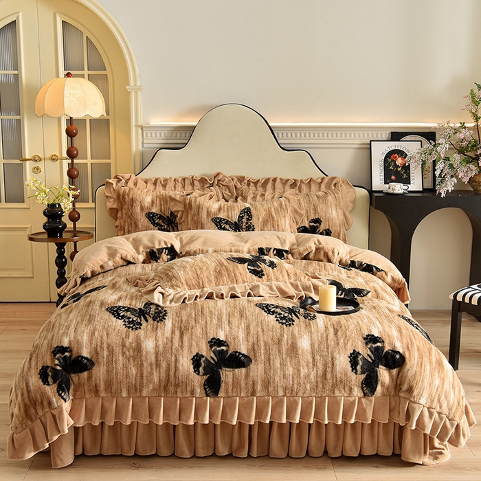 91家纺网 家纺一手货源 找家纺 茉保家纺 2025新款9.5斤秋冬保暖牛奶绒印花兔毛绒四件套 轻蝴蝶