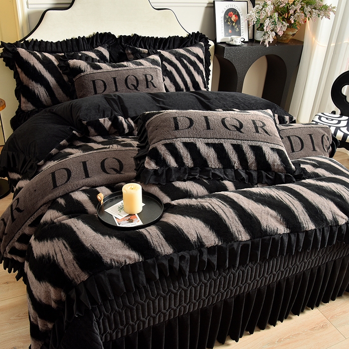 91家纺网 家纺一手货源 找家纺 茉保家纺 2025新款9.5斤秋冬保暖牛奶绒印花兔毛绒四件套 星雅墨