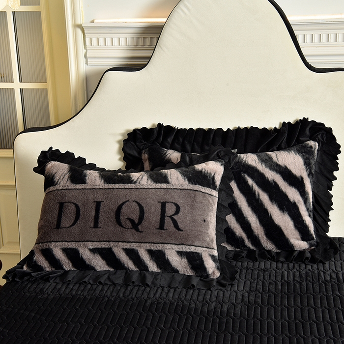 91家纺网 家纺一手货源 找家纺 茉保家纺 2025新款9.5斤秋冬保暖牛奶绒印花兔毛绒四件套 星雅墨