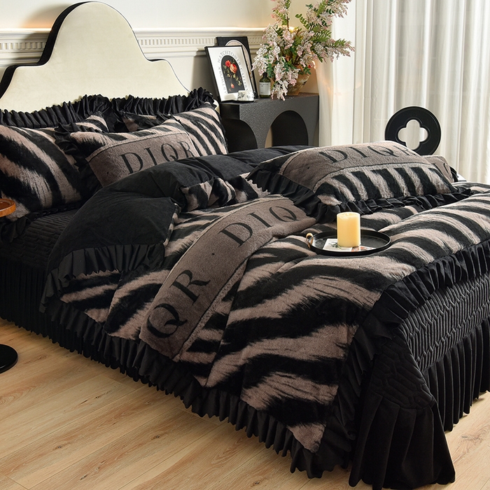 91家纺网 家纺一手货源 找家纺 茉保家纺 2025新款9.5斤秋冬保暖牛奶绒印花兔毛绒四件套 星雅墨