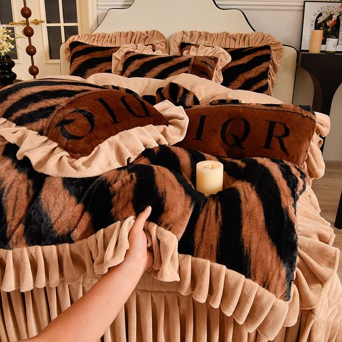 91家纺网 家纺一手货源 找家纺 茉保家纺 2025新款9.5斤秋冬保暖牛奶绒印花兔毛绒四件套 星云咖