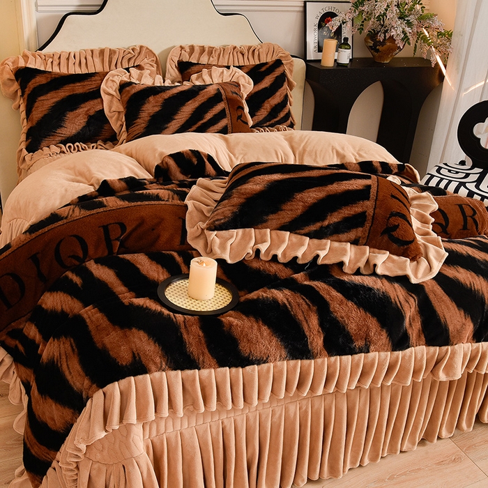 91家纺网 家纺一手货源 找家纺 茉保家纺 2025新款9.5斤秋冬保暖牛奶绒印花兔毛绒四件套 星云咖