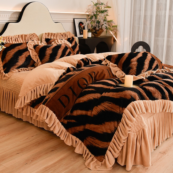 91家纺网 家纺一手货源 找家纺 茉保家纺 2025新款9.5斤秋冬保暖牛奶绒印花兔毛绒四件套 星云咖