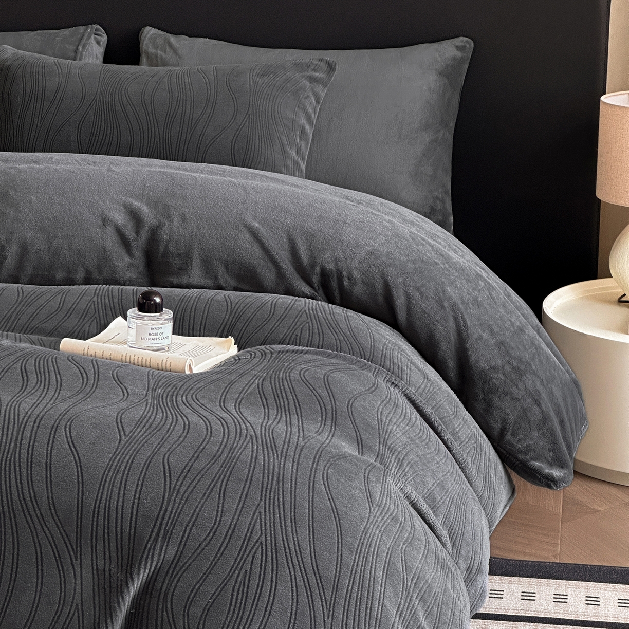 91家纺网 家纺一手货源 找家纺 小叮当家纺仓储工厂店 2025新款AB版烂花牛奶绒四件套 烂花-深灰