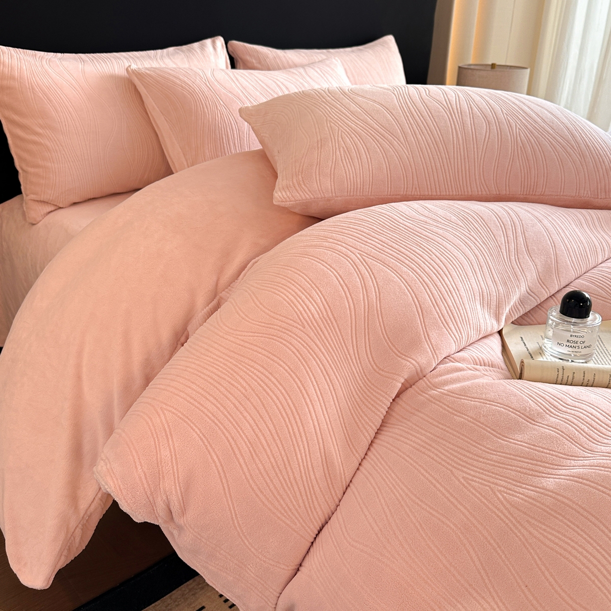 91家纺网 家纺一手货源 找家纺 小叮当家纺仓储工厂店 2025新款AB版烂花牛奶绒四件套 烂花-桃粉