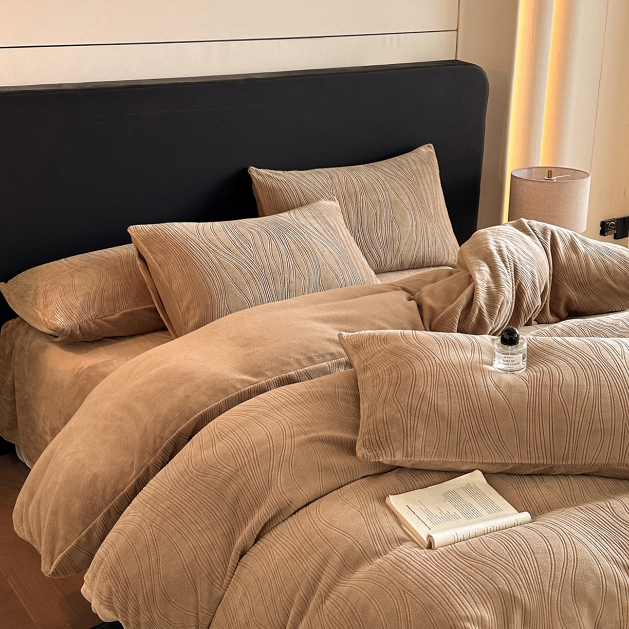 91家纺网 家纺一手货源 找家纺 小叮当家纺仓储工厂店 2025新款AB版烂花牛奶绒四件套 烂花-深咖