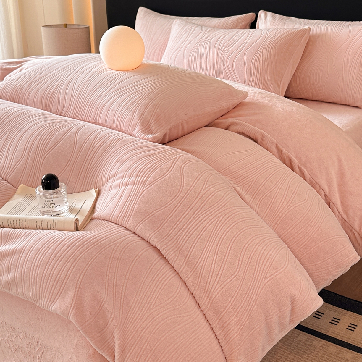 91家纺网 家纺一手货源 找家纺 小叮当家纺仓储工厂店 2025新款AB版烂花牛奶绒四件套 烂花-桃粉