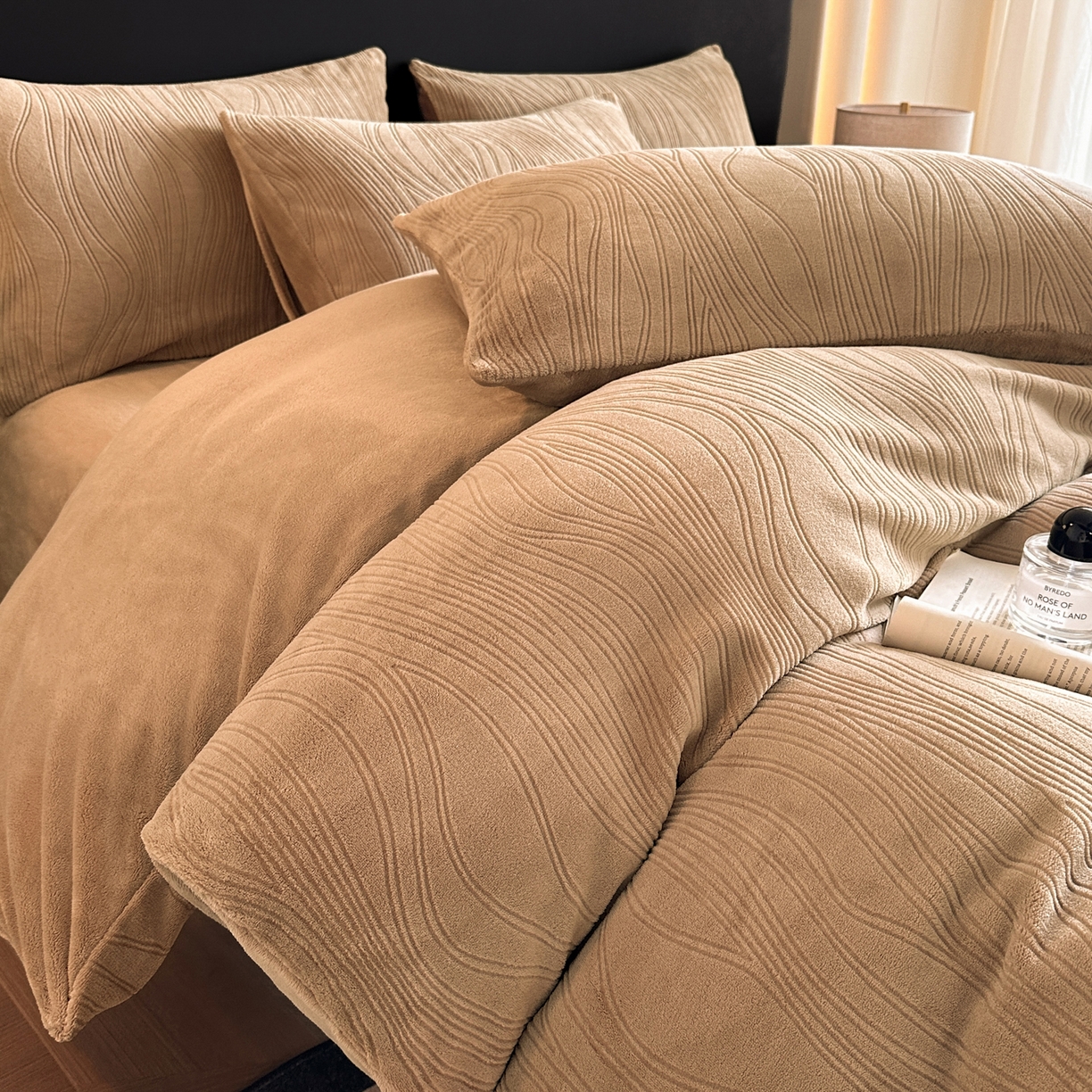 91家纺网 家纺一手货源 找家纺 小叮当家纺仓储工厂店 2025新款AB版烂花牛奶绒四件套 烂花-深咖