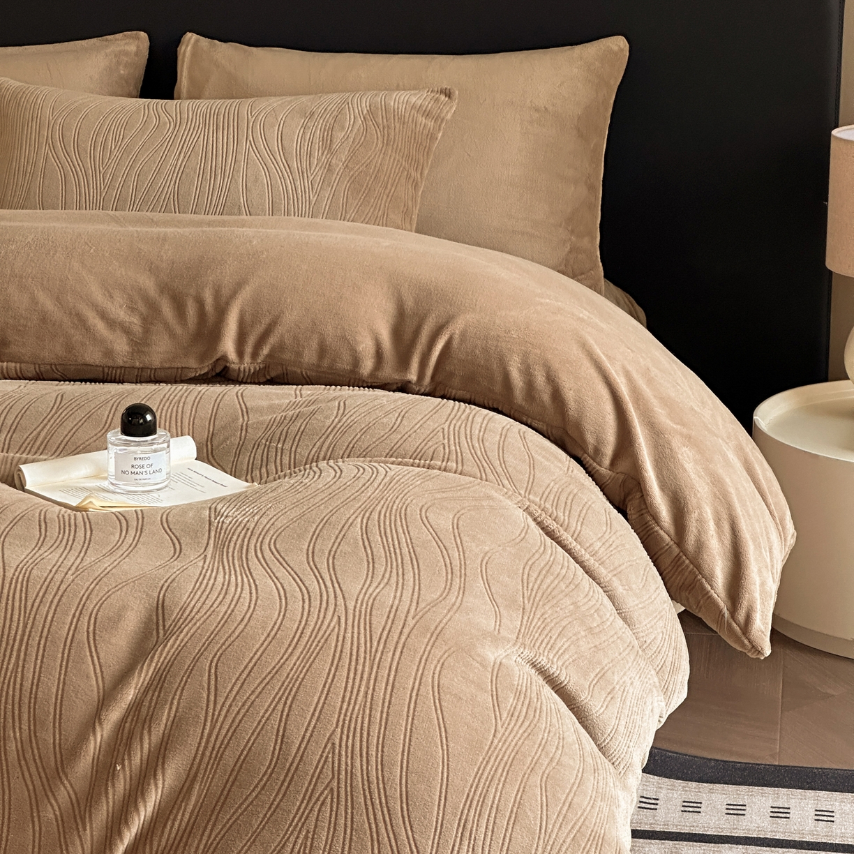 91家纺网 家纺一手货源 找家纺 小叮当家纺仓储工厂店 2025新款AB版烂花牛奶绒四件套 烂花-深咖