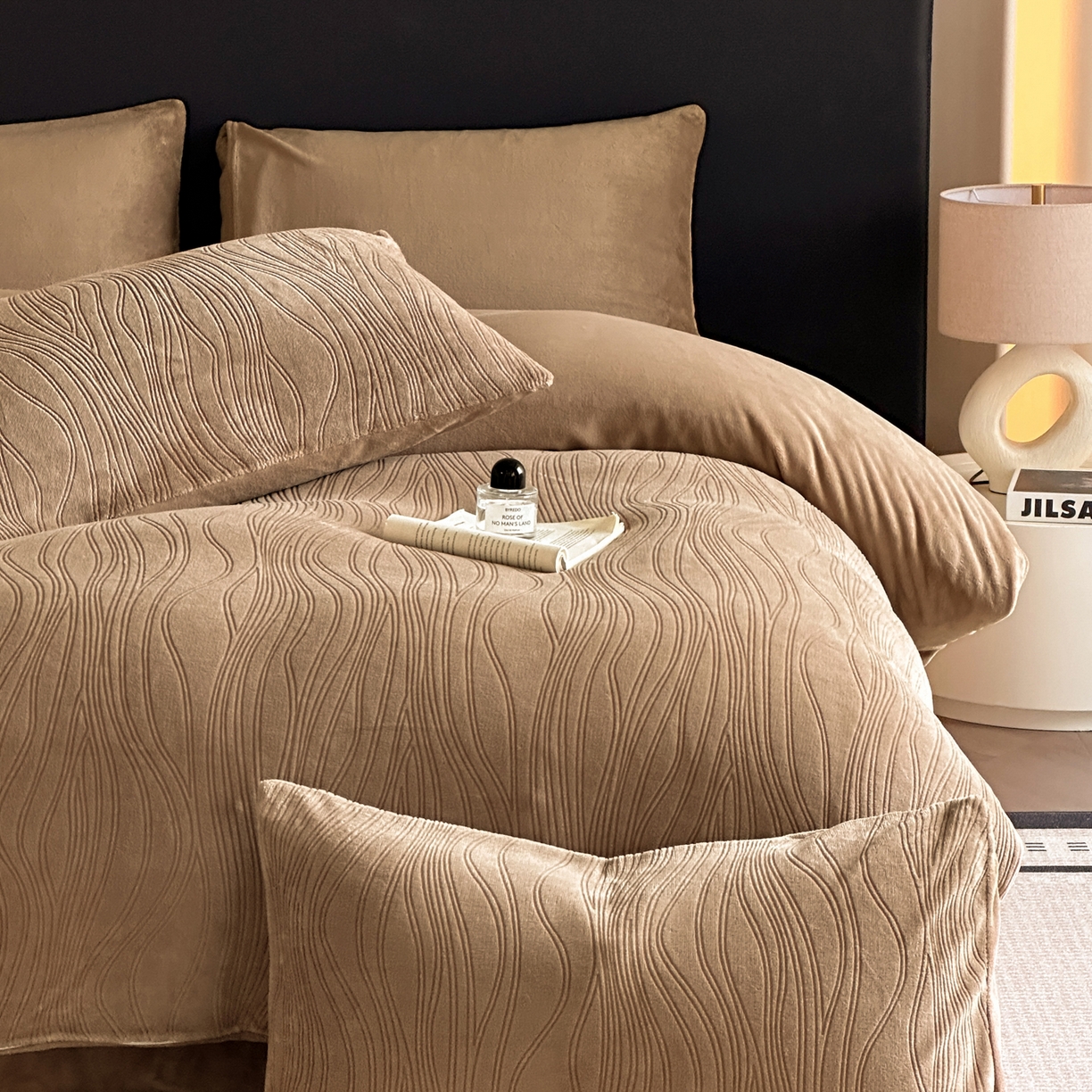 91家纺网 家纺一手货源 找家纺 小叮当家纺仓储工厂店 2025新款AB版烂花牛奶绒四件套 烂花-深咖