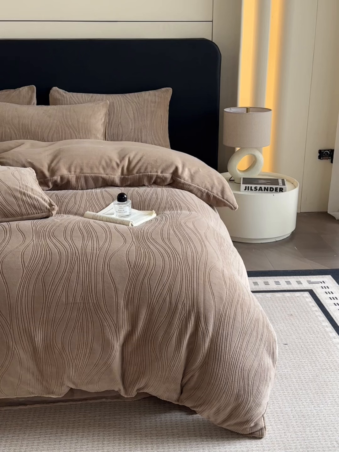 91家纺网 家纺一手货源 找家纺 小叮当家纺仓储工厂店 2025新款AB版烂花牛奶绒四件套 烂花-深咖