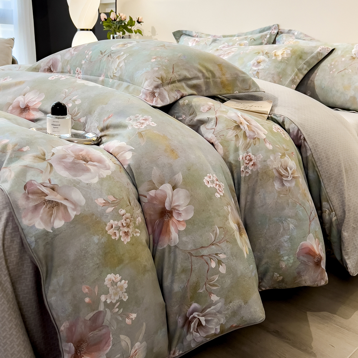 91家纺网 家纺一手货源 找家纺 芃成家纺 2025新款A类加厚天丝棉磨毛花卉四件套 静谧花语