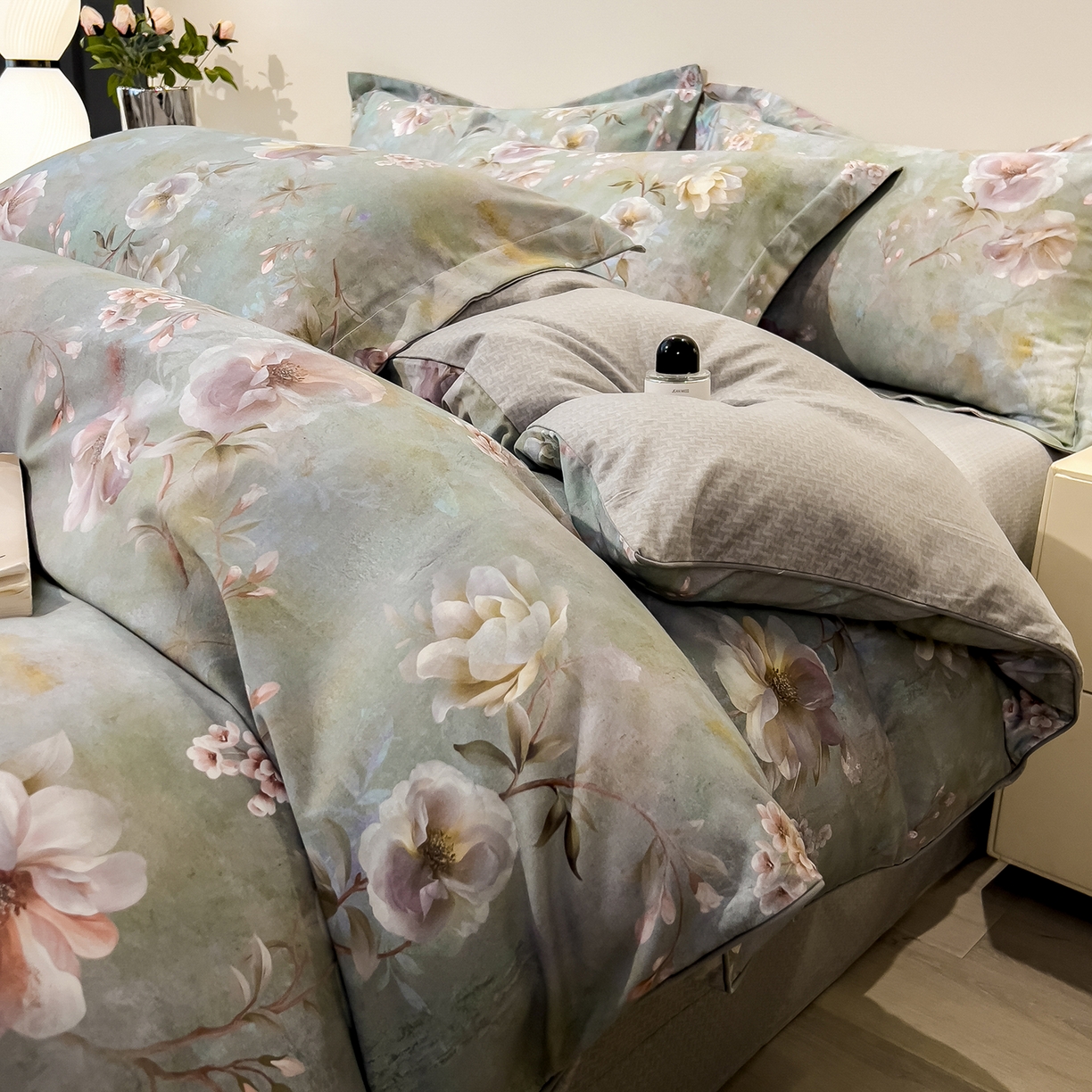 91家纺网 家纺一手货源 找家纺 芃成家纺 2025新款A类加厚天丝棉磨毛花卉四件套 静谧花语