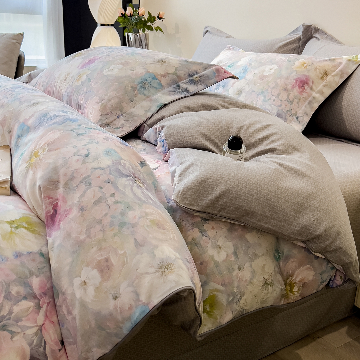 91家纺网 家纺一手货源 找家纺 芃成家纺 2025新款A类加厚天丝棉磨毛花卉四件套 幸福繁花-灰