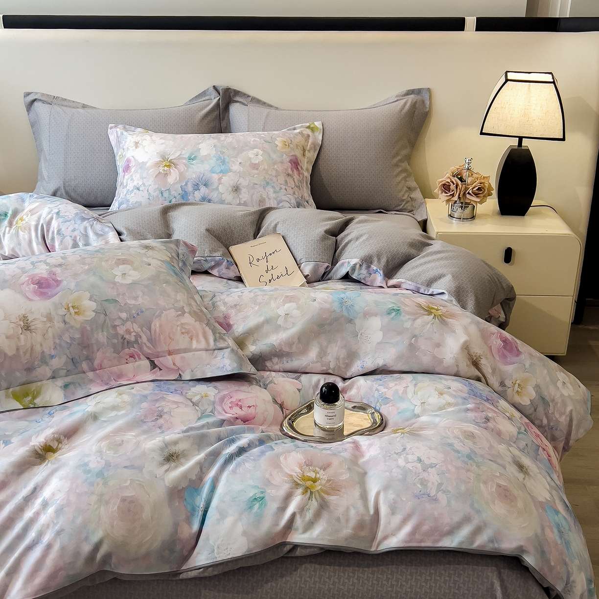 91家纺网 家纺一手货源 找家纺 芃成家纺 2025新款A类加厚天丝棉磨毛花卉四件套 幸福繁花-灰