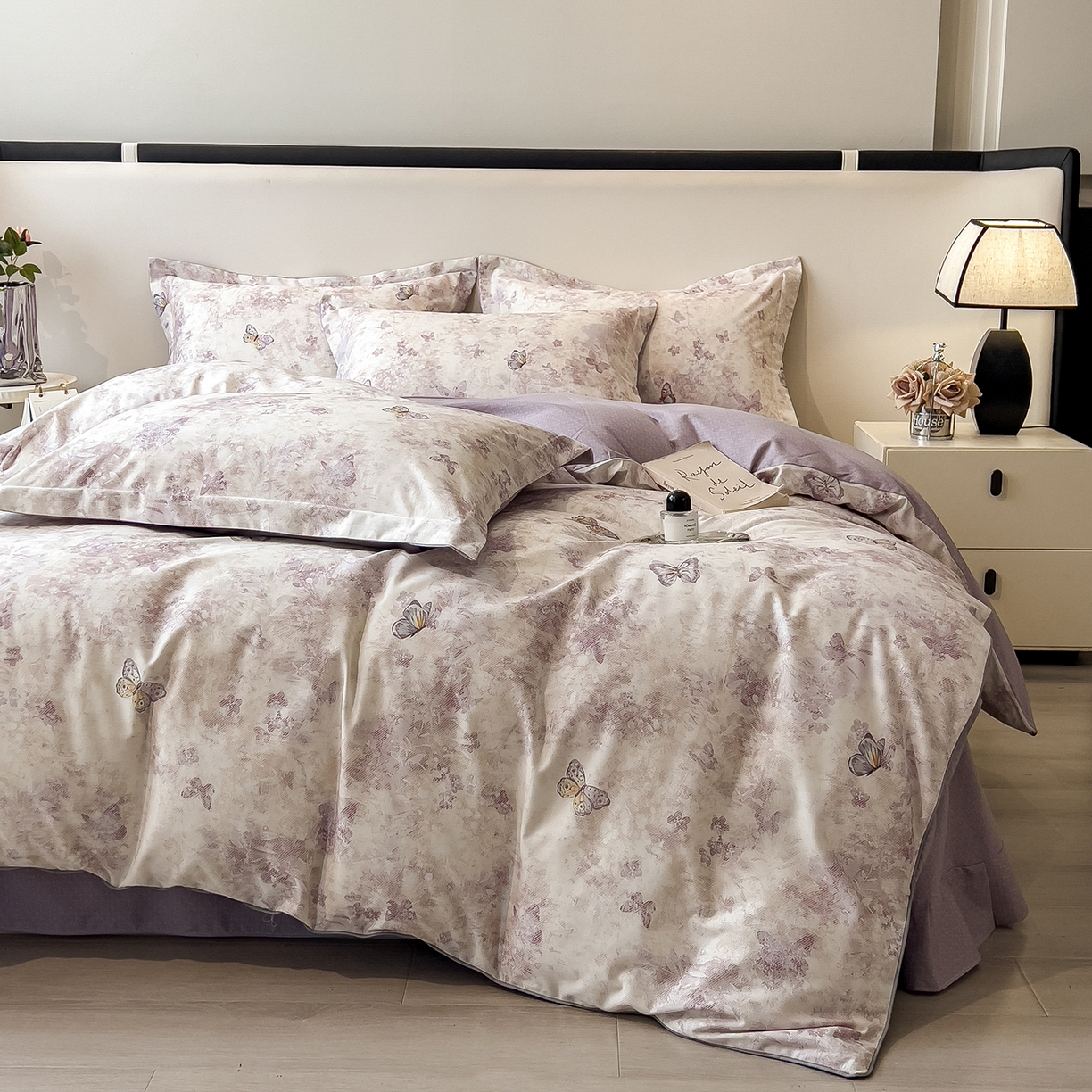 91家纺网 家纺一手货源 找家纺 芃成家纺 2025新款A类加厚天丝棉磨毛花卉四件套 蝶舞飞扬-紫