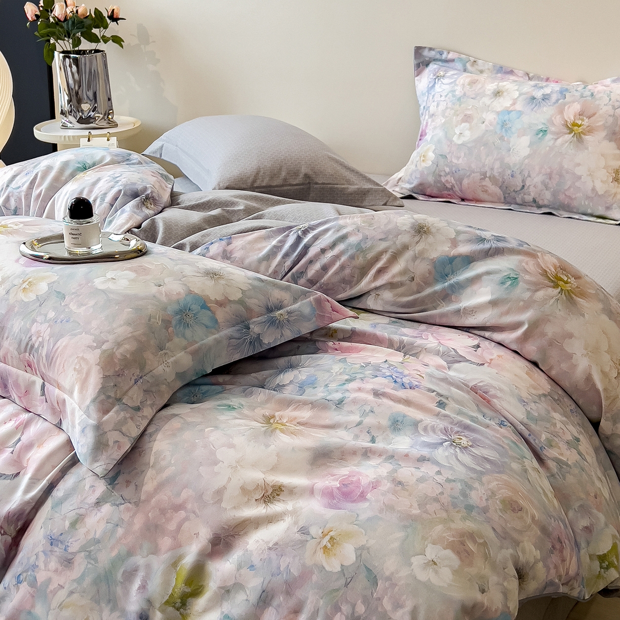 91家纺网 家纺一手货源 找家纺 芃成家纺 2025新款A类加厚天丝棉磨毛花卉四件套 幸福繁花-灰