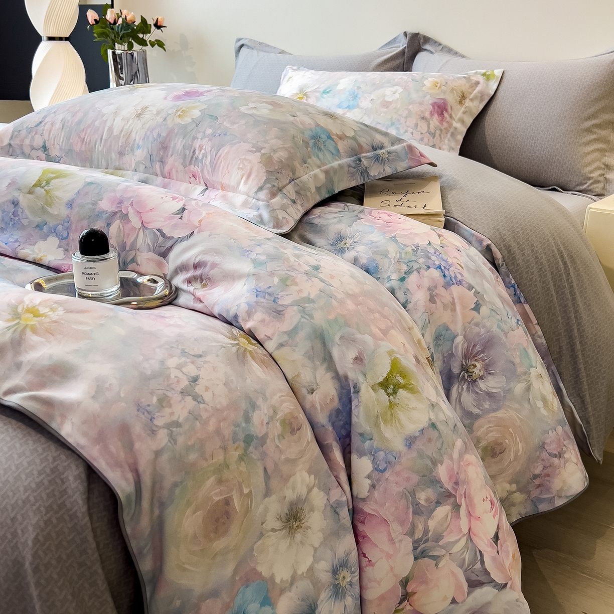 91家纺网 家纺一手货源 找家纺 芃成家纺 2025新款A类加厚天丝棉磨毛花卉四件套 幸福繁花-灰