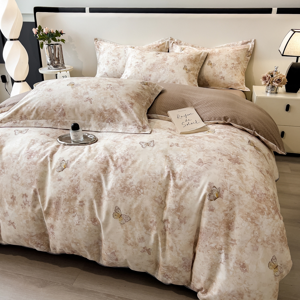 91家纺网 家纺一手货源 找家纺 芃成家纺 2025新款A类加厚天丝棉磨毛花卉四件套 蝶舞飞扬-咖