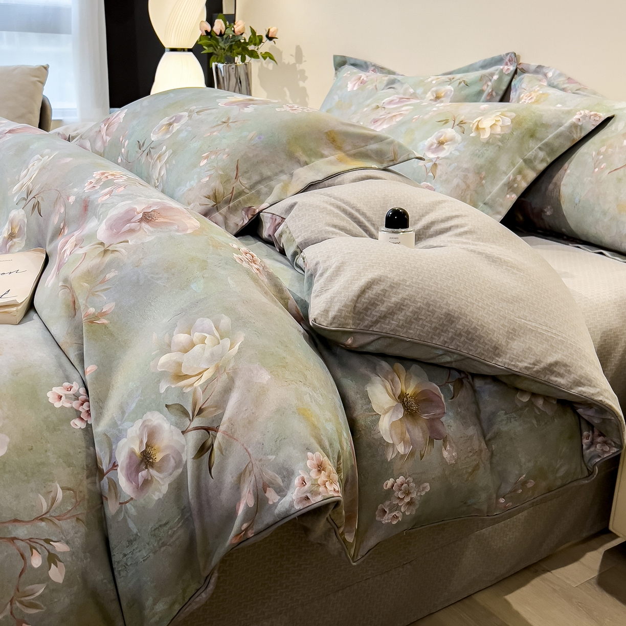 91家纺网 家纺一手货源 找家纺 芃成家纺 2025新款A类加厚天丝棉磨毛花卉四件套 静谧花语