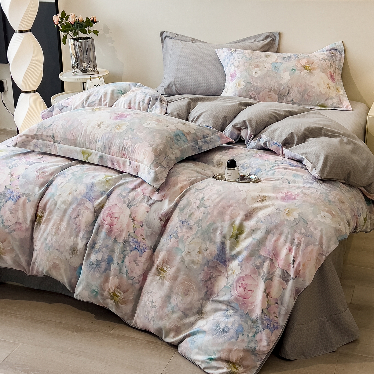 91家纺网 家纺一手货源 找家纺 芃成家纺 2025新款A类加厚天丝棉磨毛花卉四件套 幸福繁花-灰