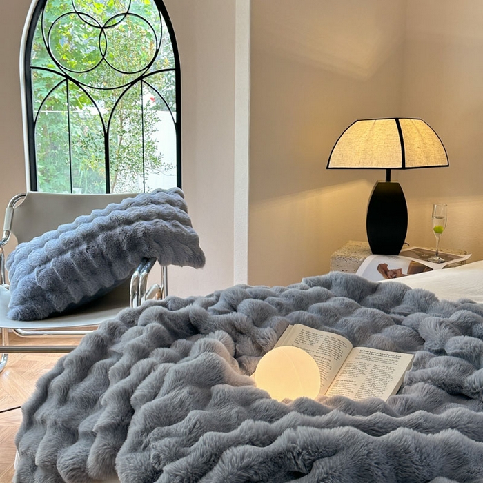 91家纺网 家纺一手货源 找家纺 小叮当家纺仓储工厂店 2025新款高克重大牛奶绒被套毯毛毯盖毯毯子 灰蓝