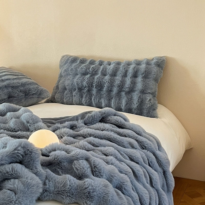 91家纺网 家纺一手货源 找家纺 小叮当家纺仓储工厂店 2025新款高克重大牛奶绒被套毯毛毯盖毯毯子 灰蓝