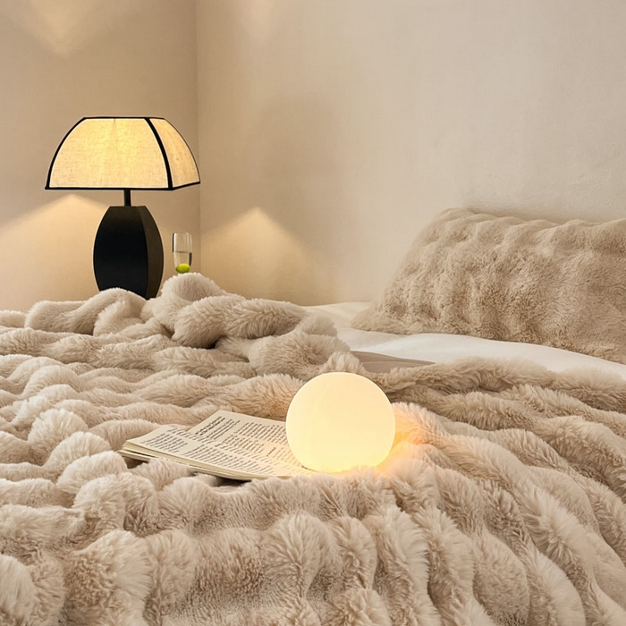 91家纺网 家纺一手货源 找家纺 小叮当家纺仓储工厂店 2025新款高克重大牛奶绒被套毯毛毯盖毯毯子 米杏