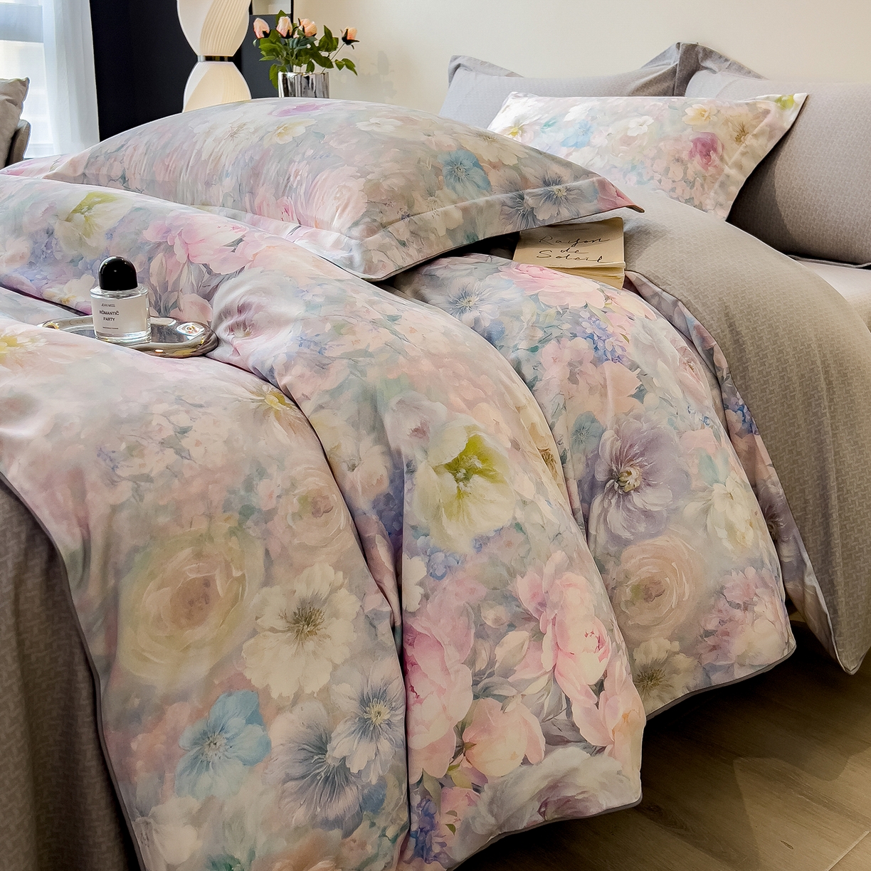 91家纺网 家纺一手货源 找家纺 芃成家纺 2025新款A类加厚天丝棉磨毛花卉四件套 幸福繁花-灰